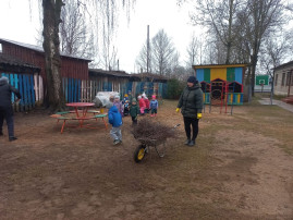 Весенний субботник в нашем детском саду! Весенний субботник в нашем детском саду!.